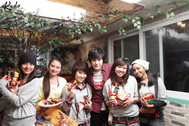 Kim Bum Ile Dünya Tarihi Fotoğrafı