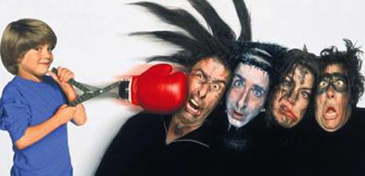 Evde Tek Başına 3 Fotoğrafı