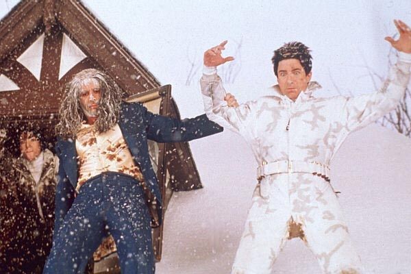 Evde Tek Başına 3 Fotoğrafı