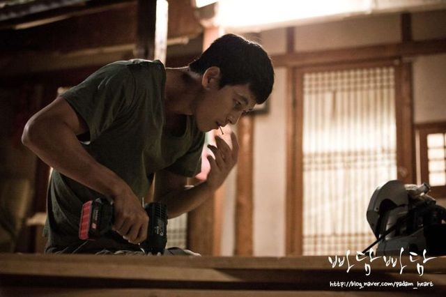 Padam Padam... The Sound of His and Her Heartbeats Fotoğrafı