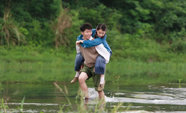 Alıç Ağacının Altında fotoğrafı