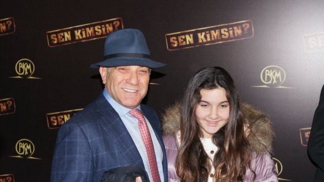 Sen Kimsin? Fotoğrafı