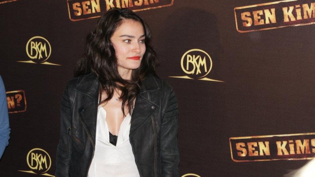 Sen Kimsin? Fotoğrafı