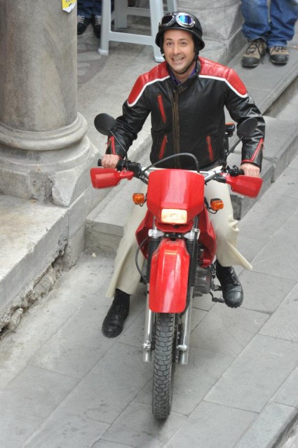 Sen Kimsin? Fotoğrafı