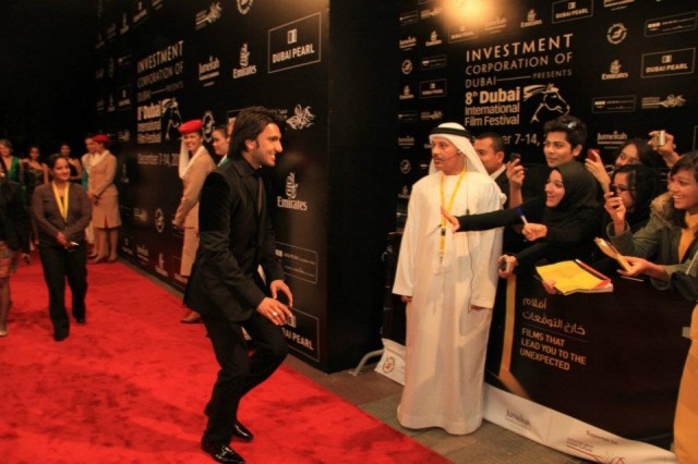 Ladies vs Ricky Bahl Fotoğrafı