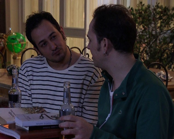 Yalan Dünya Fotoğrafı