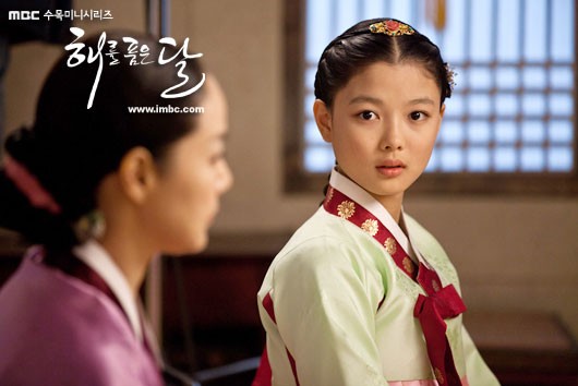 The Moon That Embraces the Sun Fotoğrafı