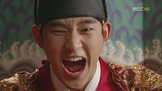 The Moon That Embraces the Sun Fotoğrafı