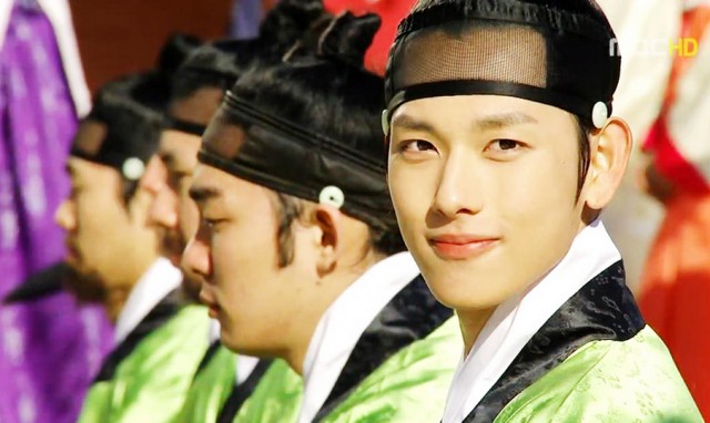 The Moon That Embraces the Sun Fotoğrafı