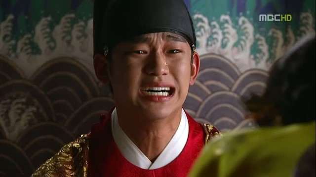 The Moon That Embraces the Sun Fotoğrafı