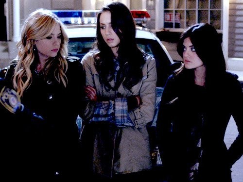 Sevimli Küçük Yalancılar Fotoğrafı