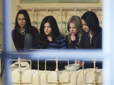 Sevimli Küçük Yalancılar Fotoğrafı