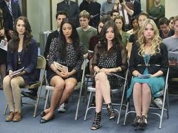 Sevimli Küçük Yalancılar Fotoğrafı