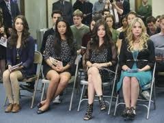 Sevimli Küçük Yalancılar Fotoğrafı