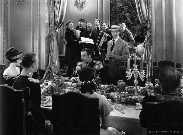 Lady Of The Pavements Fotoğrafı