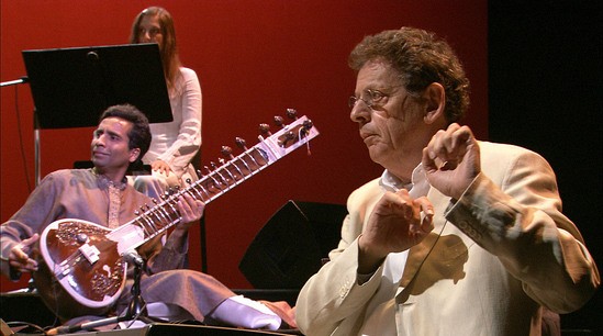 Glass: Philip’in 12 Bölümde Portresi Fotoğrafı