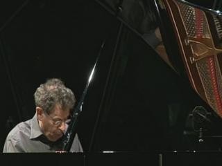 Glass: Philip’in 12 Bölümde Portresi fotoğrafı