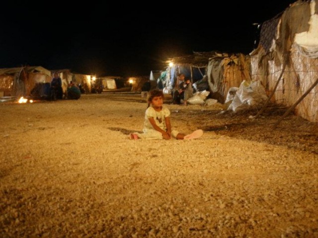 Toprağa Uzanan Eller Fotoğrafı