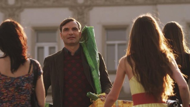 Erkeğin Derdi Ceviz Kırmak Fotoğrafı