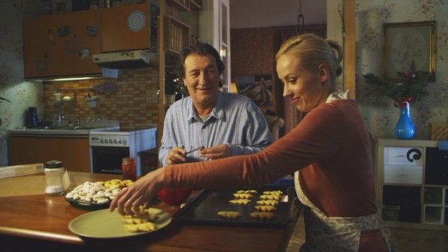 Erkeğin Derdi Ceviz Kırmak Fotoğrafı