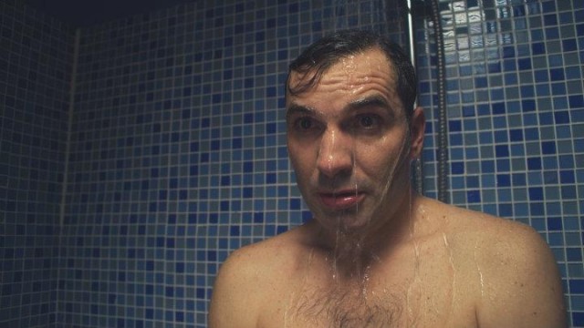 Erkeğin Derdi Ceviz Kırmak Fotoğrafı