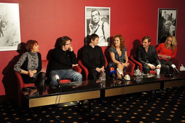 Erkeğin Derdi Ceviz Kırmak Fotoğrafı