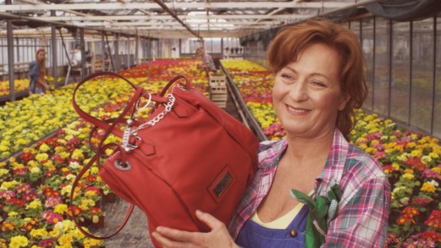 Erkeğin Derdi Ceviz Kırmak Fotoğrafı