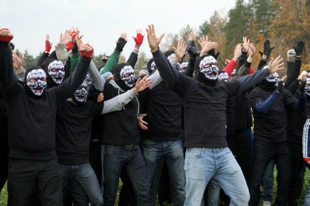 Kicking Off Fotoğrafı