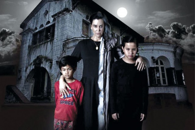 Araftaki Ev Fotoğrafı