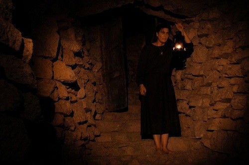 Araftaki Ev Fotoğrafı