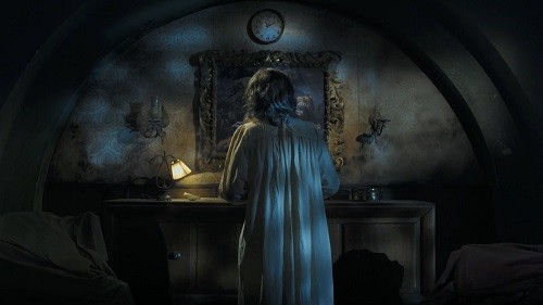 Araftaki Ev Fotoğrafı