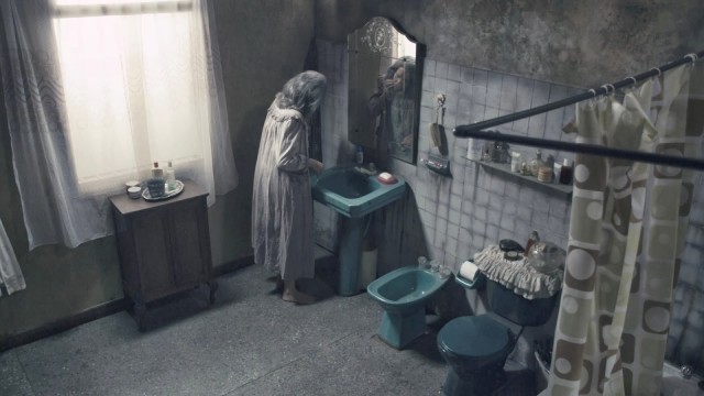 Araftaki Ev Fotoğrafı