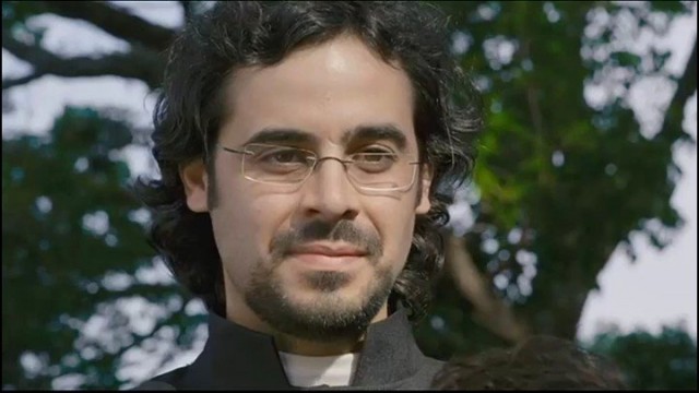 Araftaki Ev Fotoğrafı