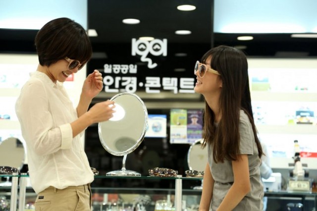 A Girl at My Door Fotoğrafı