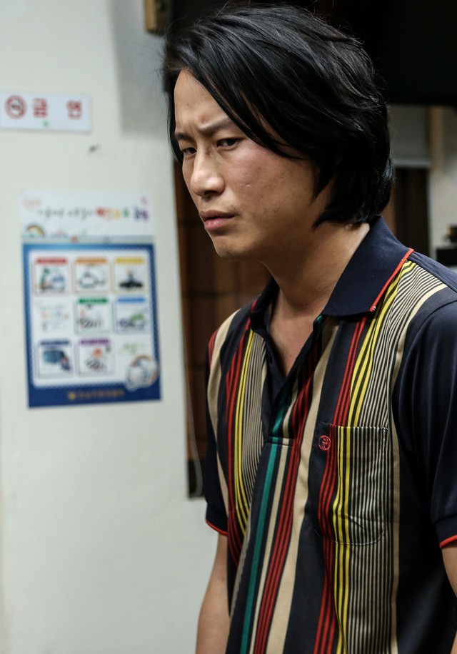 A Girl at My Door fotoğrafı