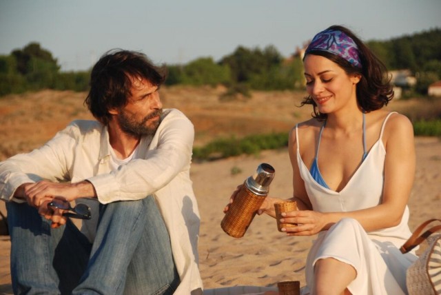 Fakat Müzeyyen Bu Derin Bir Tutku fotoğrafı