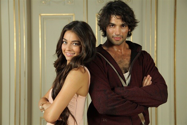 Sevimli Tehlikeli fotoğrafı