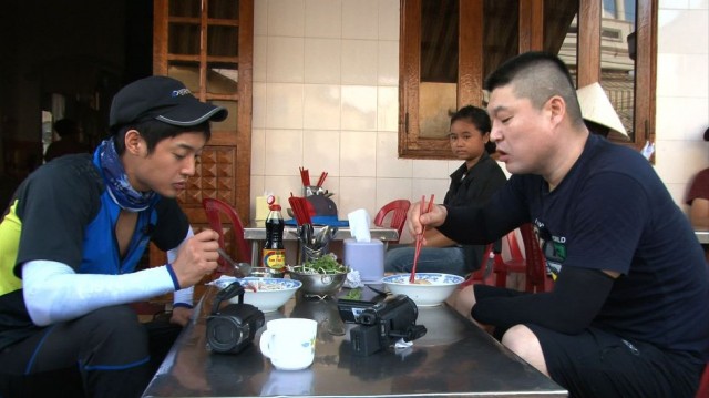 Yalın Ayak Arkadaşlar Fotoğrafı