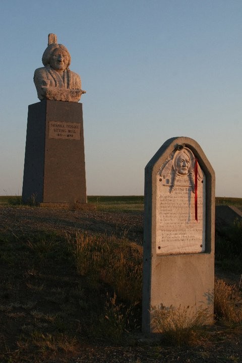 Oturan Boğanın İzinde fotoğrafı