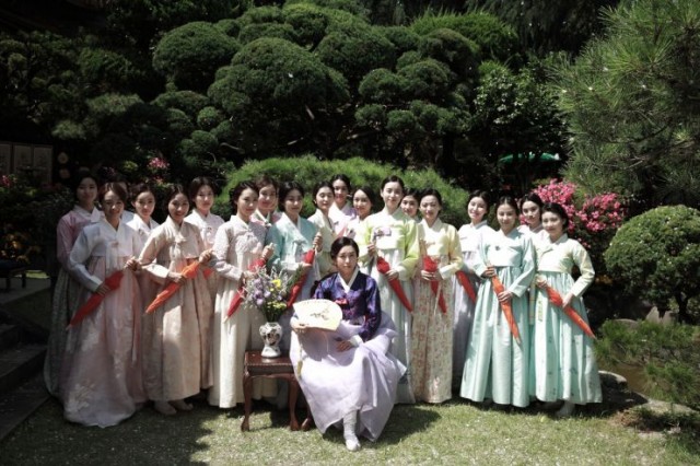 Love, Lies Fotoğrafı