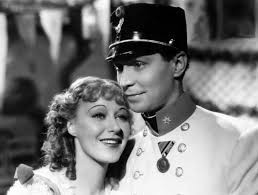 The King Steps Out fotoğrafı