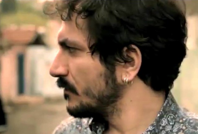 Dar Elbise Fotoğrafı