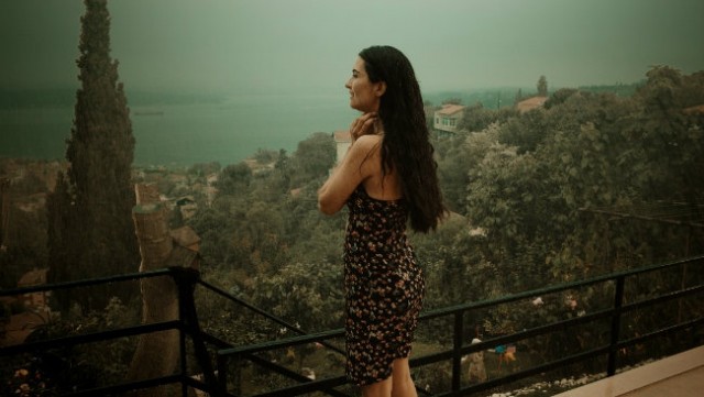 Dar Elbise Fotoğrafı