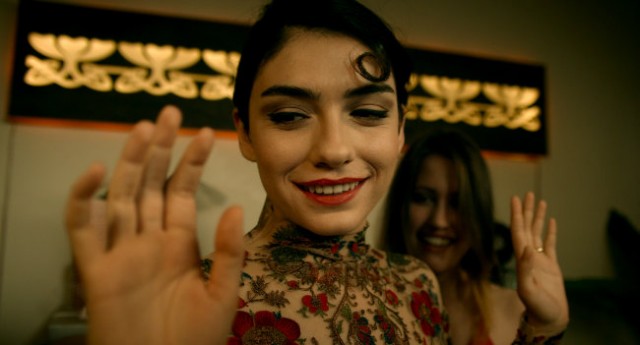 Dar Elbise Fotoğrafı