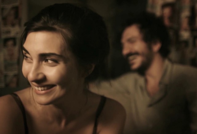 Dar Elbise Fotoğrafı