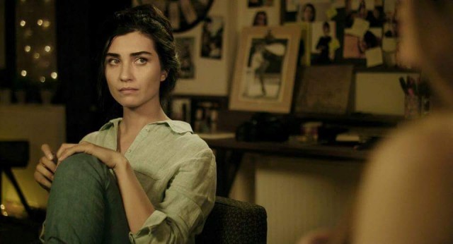 Dar Elbise Fotoğrafı