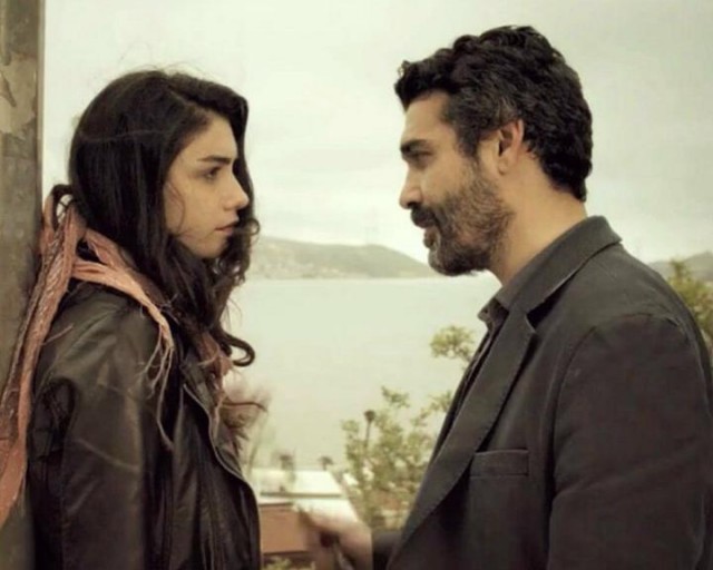 Dar Elbise Fotoğrafı