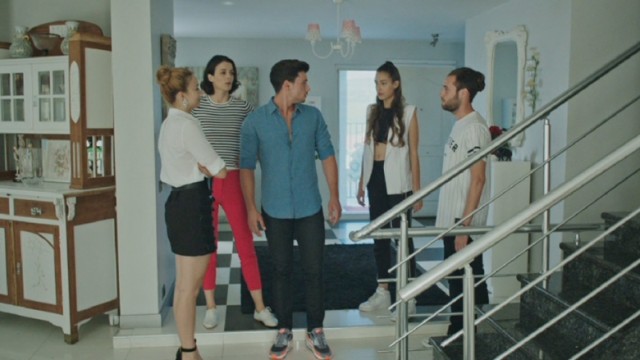 Tatlı Küçük Yalancılar Fotoğrafı