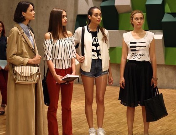 Tatlı Küçük Yalancılar Fotoğrafı