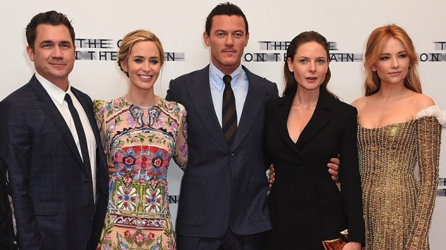 Trendeki Kız Fotoğrafı